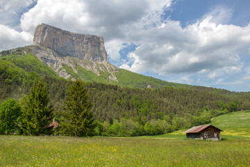Cabane sous le Mont Aiguille