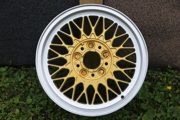 Retro alloy wheels 16 radius for BMW E28 after restoration and painting in silver and golden  - obrazy, fototapety, plakaty