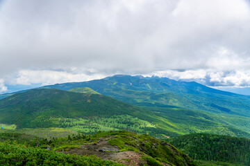 北横岳・南峰から眺める南八ヶ岳の風景