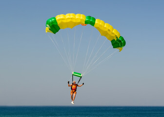 Old man landing his parachute on Barra da Tijuca beach in Rio de Janeiro - 524562756