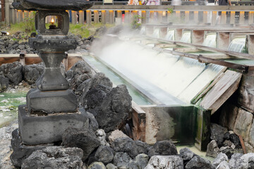 草津温泉　湯けむり　夕方の草津温泉湯畑