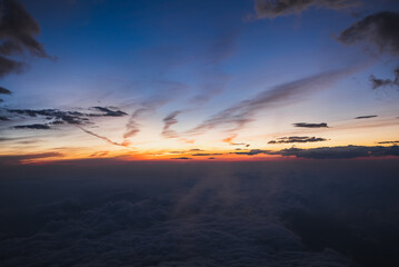 Fototapeta na wymiar 富士山の頂上からの御来光