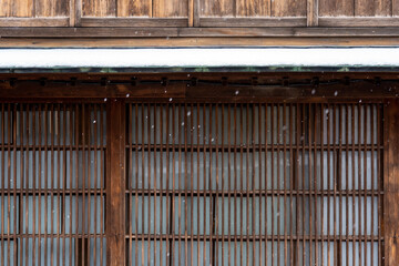 冬の金沢旅行・雪が積もったひがし茶屋街