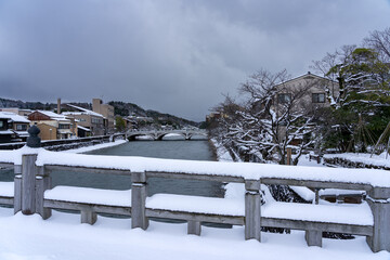 冬の金沢旅行・雪が積もった浅野川