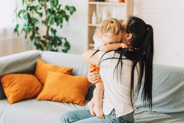 Obraz premium Mom hugs and soothes a crying child.
