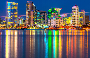 Obraz na płótnie Canvas Colorful San Diego skyline photographed from Coronado