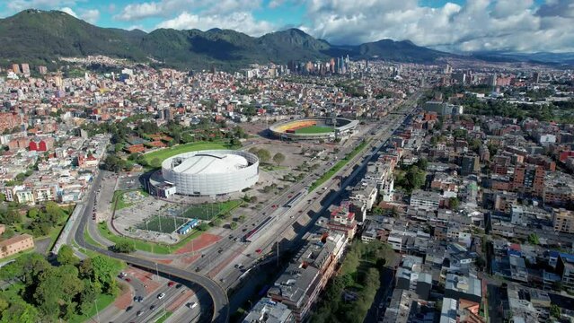 Paisaje urbano en una tarde soleada en la ciudad de Bogot&aacute; (Colombia), pais latinoamericano