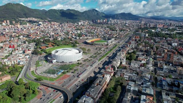 Paisaje urbano en una tarde soleada en la ciudad de Bogot&aacute; (Colombia), pais latinoamericano