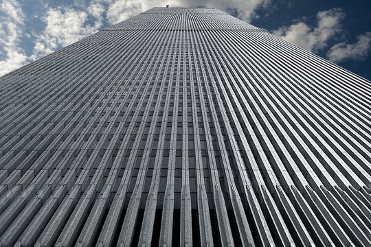 New York,  Stati Uniti d'America, USA -  07 settembre 2001: .World Trade Center. Torri gemelle. Ricordo del tragico attentato del 11 settembre 2001. Architettura e panorama in primo piano..