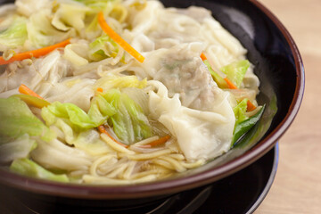 ワンタン入りのちゃんぽん麺