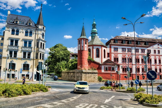 liberec, tschechien - stra&szlig;enkreuzung in der altstadt