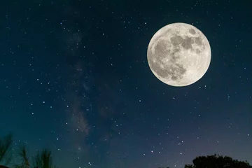 Foto op Aluminium Volle maan Snow moon. Super full moon with dark background. Madrid. Spain. Europe. Horizontal Photography. 24. February. 2024. Moon. Supermoon. Sulfur. Conjunction. Venus. Saturn. Jupiter. Eclipse. Stars. Night.