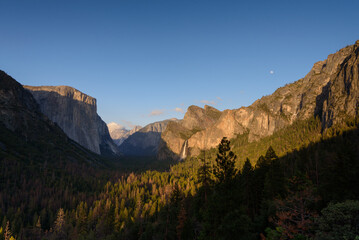 Naklejka na ściany i meble Yosemite Valley view from Tunnel View at sunset Scenic mountainous landscape, Yosemite National Park