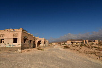 EDIFICIOS EN RUINAS EN EL SUR DE LA ISLA DE TENERIFE