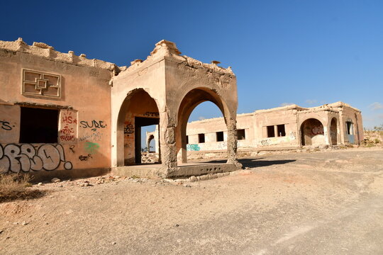 EDIFICIOS EN RUINAS EN EL SUR DE LA ISLA DE TENERIFE