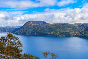 Obraz premium 晴れの摩周ブルー「秋の北海道」