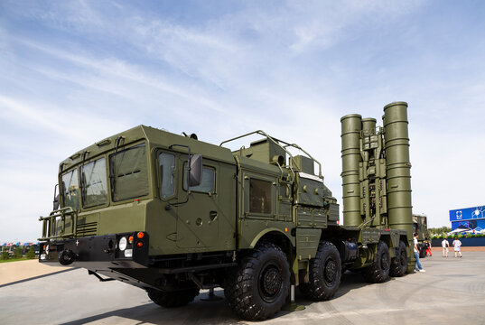 Anti-aircraft missile system S-400 "Triumph" at the exhibition Of the international military-technical forum "Army-2022". Patriot Park, Odintsovo, Moscow region, Russia