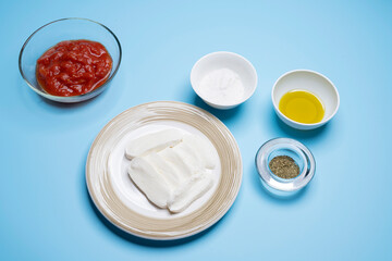 the ingredients for the preparation of pizza margherita on the table