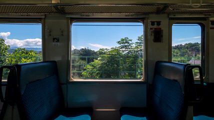 Fototapeta premium 夏の日の車窓