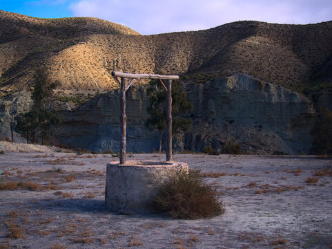 Ancien puit dans le d&eacute;sert