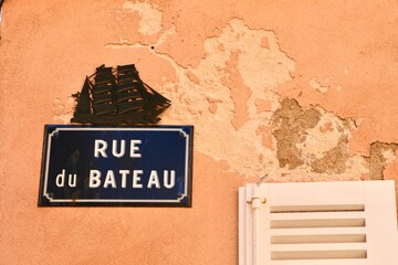 rue du bateau, antibes, Cote Azur, sign