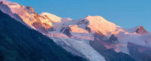 Photo sur Plexiglas Mont Blanc The panorama of Mont Blanc massif   in the sunset light.