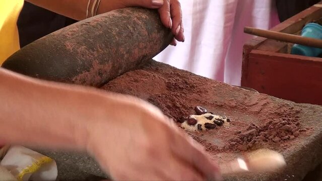 Making artisanal chocolate - Tapachula - Mexico