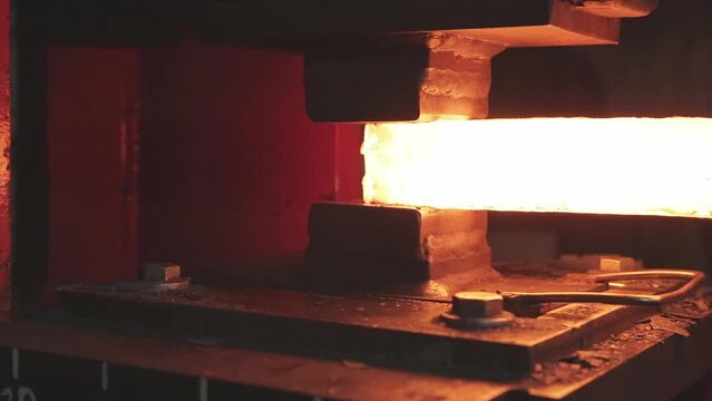 industrial proceso fabrica fuego prensa 