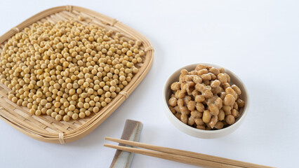 日本の納豆と大豆・fermented soybeans