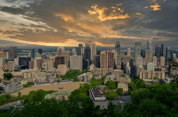 Naklejka premium Montreal, Québec, Canada City Skyline from Mount Royal