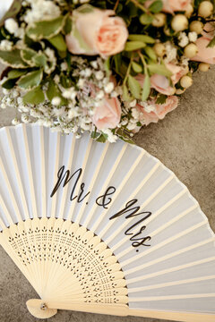 MR and Mrs fan with pink roses bouquet get married