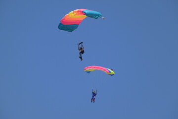 Parachutists landing at Yolo County Airport in Davis, California (KDWA)