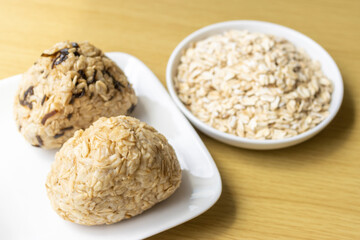 オーツ麦のオートミールで作ったおにぎり