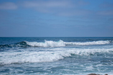 ocean waves crashing