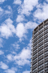 Fototapeta premium Modern business office building under blue sky