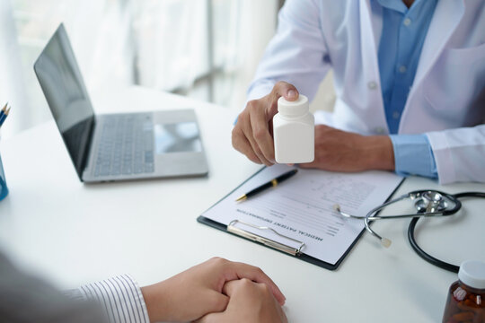 Doctor records the patient's history. treatment record describe the effects of disease and medications, side effects, medications, and self-care methods.