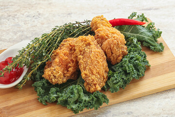 Crispy chicken wings with tomato ketchup