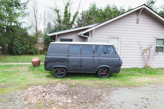 Black Ford Econoline