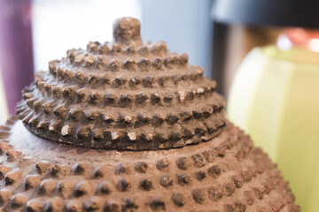 Ceramic pottery with spiky points