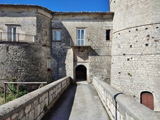 Fototapeta na wymiar Ferrazzano - Ponte di accesso del Castello Carafa