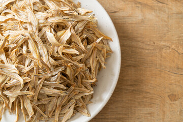 dried small crispy fish