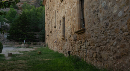 Muro de piedras de Iglesia en Monasterio