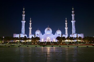 Fototapeta na wymiar Sheikh Zayed Grand Mosque, Abu Dhabi