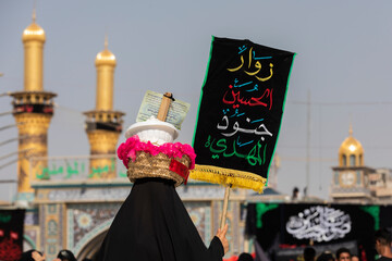 Obraz premium The sacred month of Muharram Ashura in Karbala, Iraq, the shrine of Imam Hussein and Abbas, sons of Imam Ali, peace be upon them