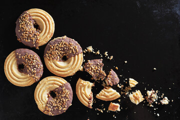 Biscuit with almonds