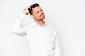 Young caucasian handsome man isolated on white background having doubts while scratching head