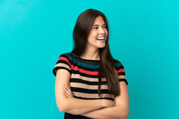 Obraz premium Teenager Brazilian girl over isolated blue background happy and smiling
