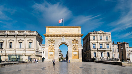 Panorama Triumphbogen Porte de Peyrou in Montpellier Frankreich - obrazy, fototapety, plakaty