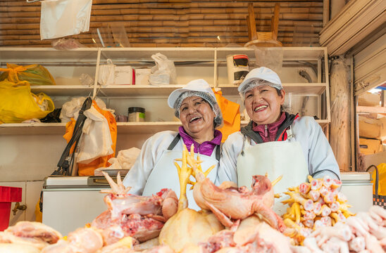 Positive Peruvian women selling chicken