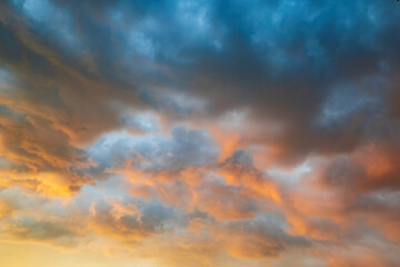 Fototapeta premium Majestic clouds burning by sunset. Sky background